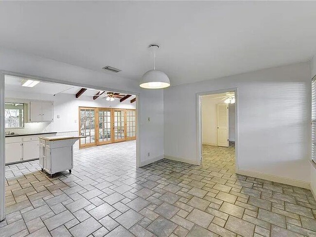 Photo - 2906 Greenlawn Pkwy