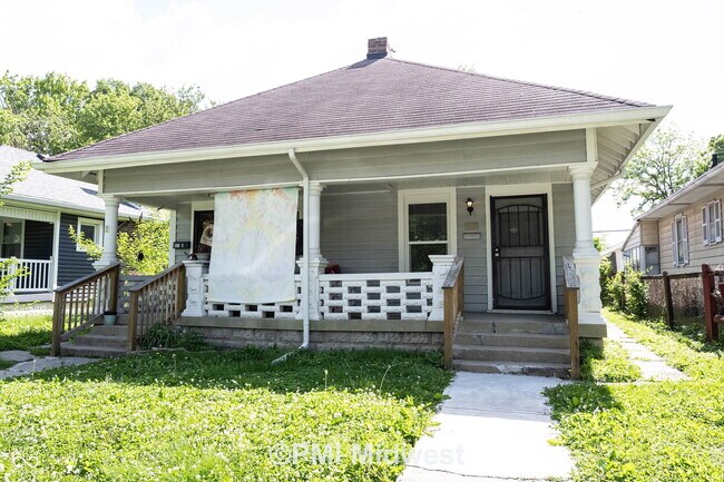 Building Photo - 521 N Gladstone Ave Unit B