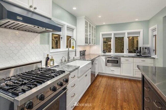 Photo - 4105 55th Ave NE