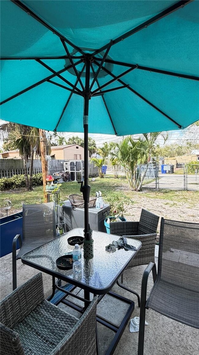 Building Photo - 1913 Harding St Unit 3