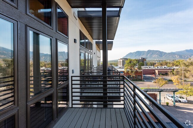 1BR, 1BA - 713SF
