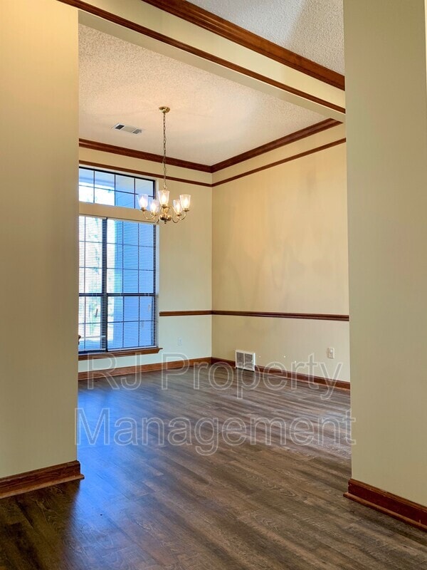 Photo - 6678 Spencer Forest Cove W