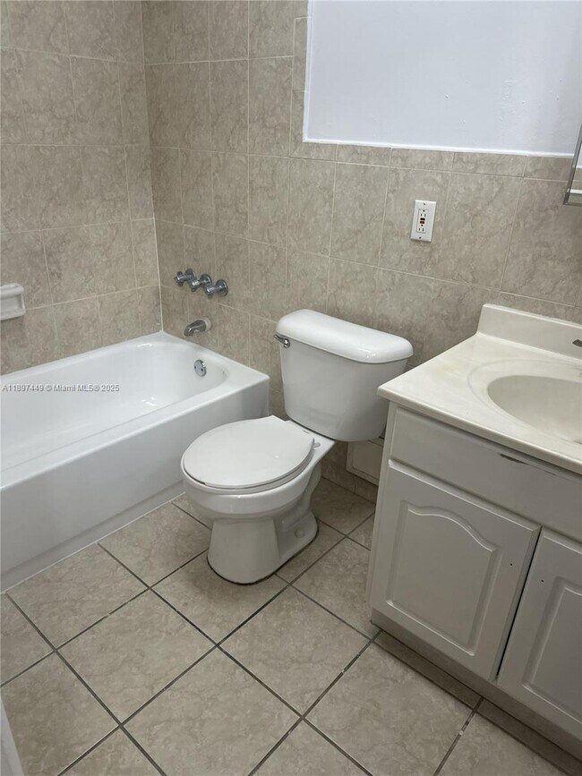 Photo - 14155 W Dixie Hwy Unidad 14
