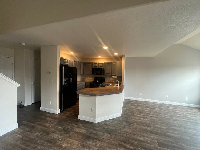 Photo - 102 Bayside Cir