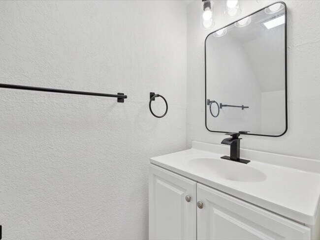 Photo - 16200 Dublin Cir