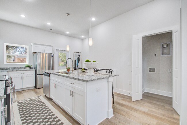 Photo - 5739 Murray Dr