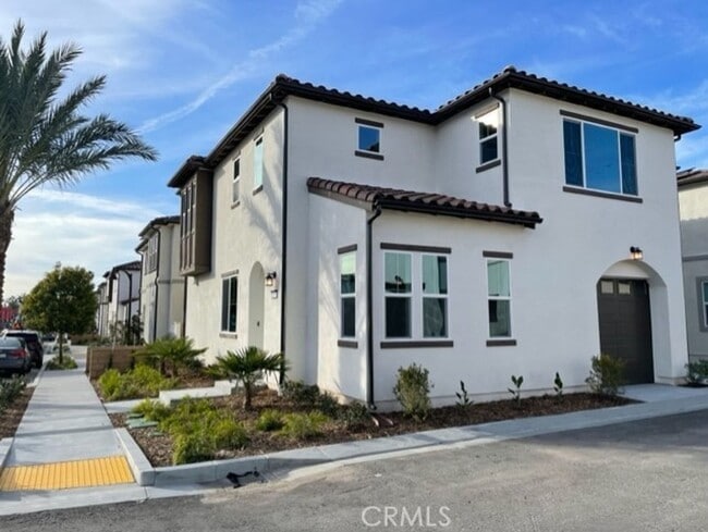 Centrally located 2-story 3 bed, 2 1/2 bat... - Centrally located 2-story 3 bed, 2 1/2 bat... House