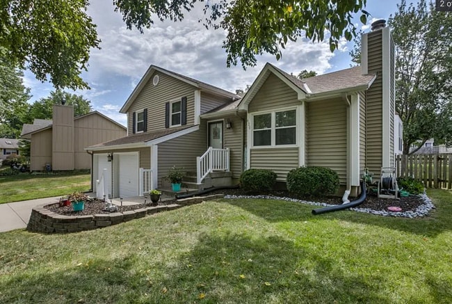 Photo - 420 SE Onyx Dr