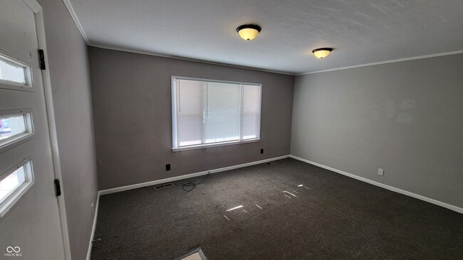 Photo - 330 W 6th St