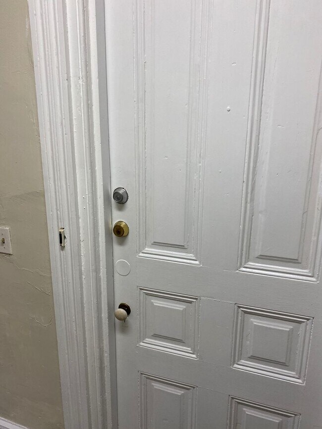 Photo - 1114 Grove Ave Unit Apt #1