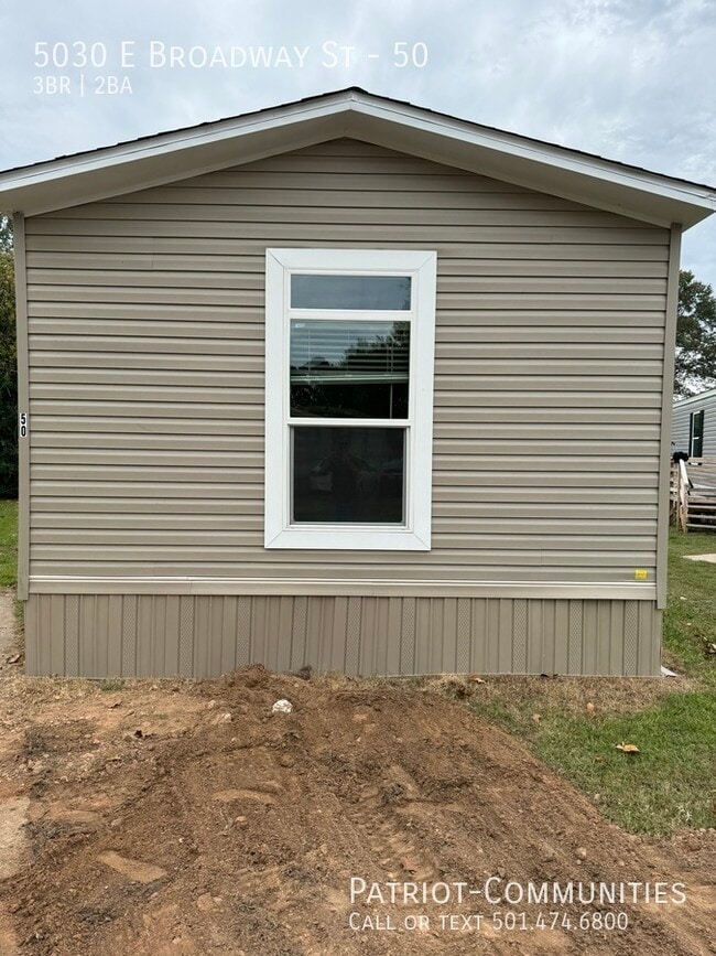 Photo - 5030 E Broadway St