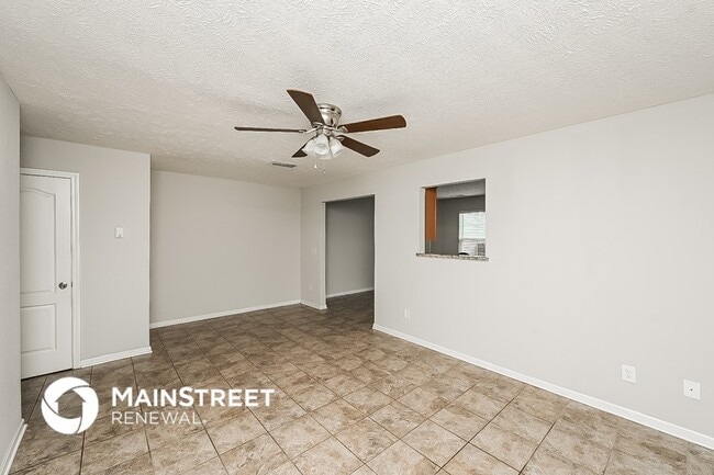 Photo - 512 Nixon Way