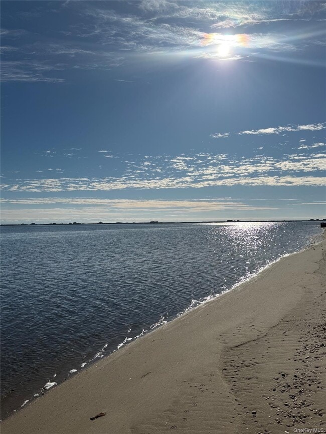 Photo - 25 Shinnecock Rd