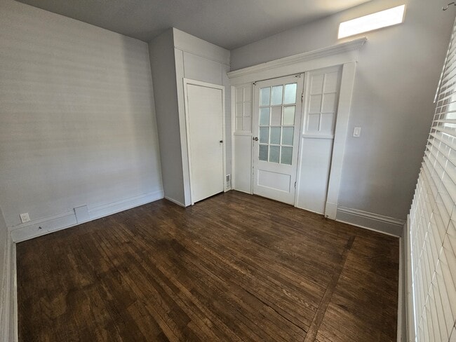 Photo - 1-4587 Cole Crescent Unit 1 - 4585