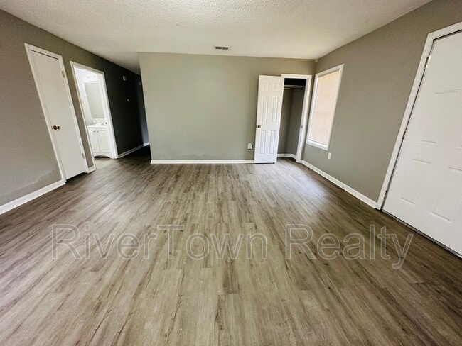 Photo - 715 Ayers St