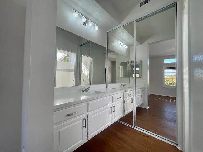 Photo - 24986 Los Alamos