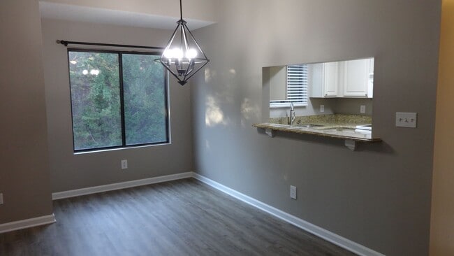 Photo - Beautiful 2 Bed/2 Bath Condo - Hardwood Floors - Granite Counters - Gas Fireplace - Community Pool
