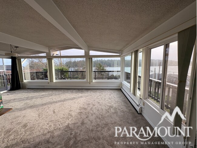 Photo - Cozy and centrally located waterfront views!