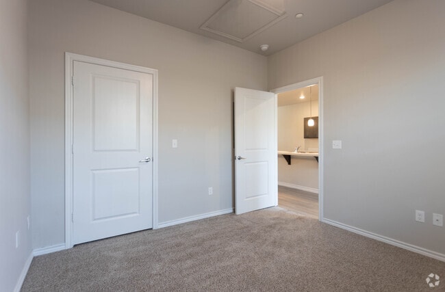 2HAB, 2BA - 869 ft²