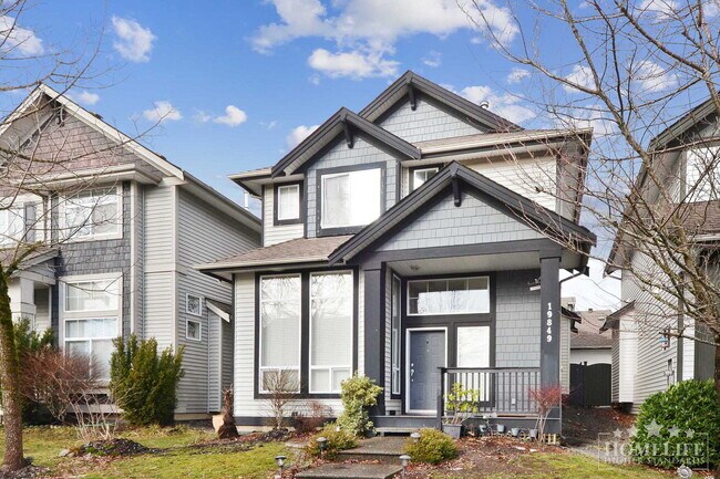 Photo - Spacious 3 Bedroom Home with Finished Basement, Double Garage and Separate Entry in Willoughby, L... Unité House