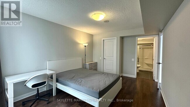 Photo - 25 Town Centre Court Unité LPH3506