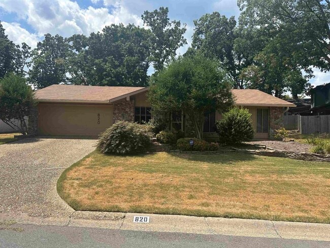 Building Photo - 820 S Shackleford Rd Rental
