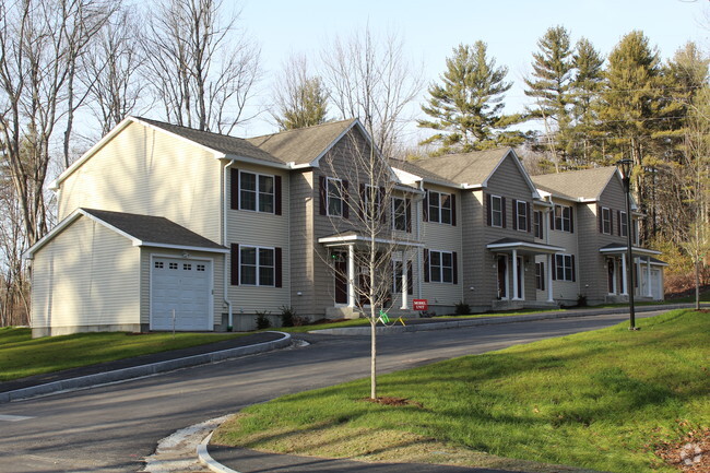 Building Photo - Hidden Oak Way Rental