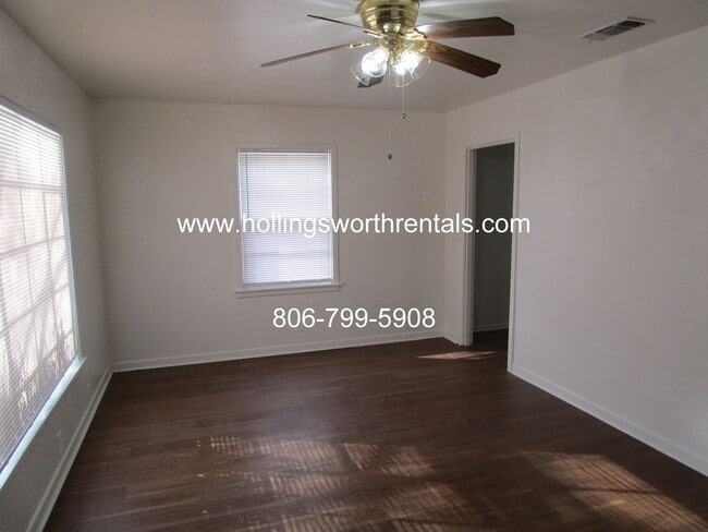 Photo - 3 Bedroom, 2 Baths, 2 living rooms with extra large Laundry Room House