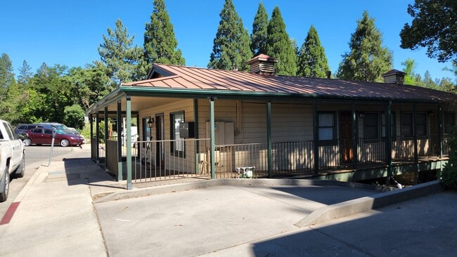 Building Photo - 021 Unit C