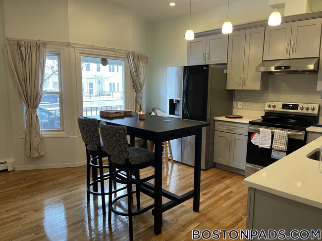 Photo - 285 Dorchester St Unidad 1