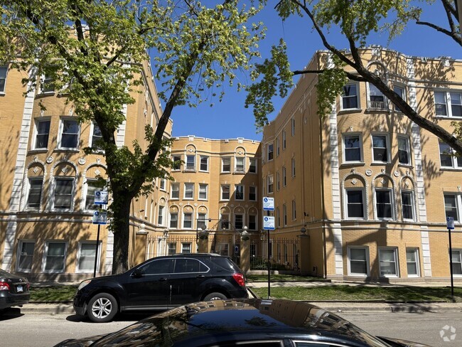 Building Photo - 7401 N Hoyne Ave Rental
