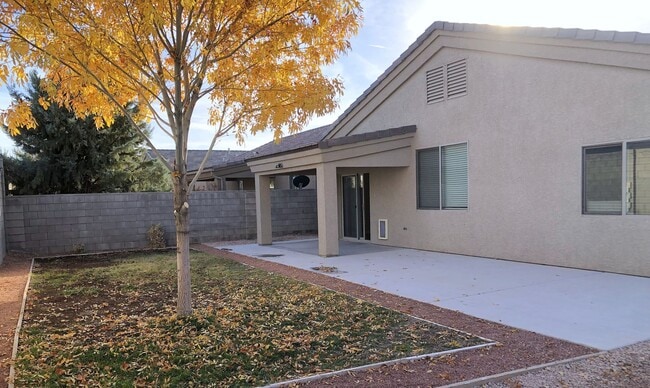 Photo - Beautiful 3+2 Split Floor plan home with RV parking close to KRMS's Hualapai Campus!