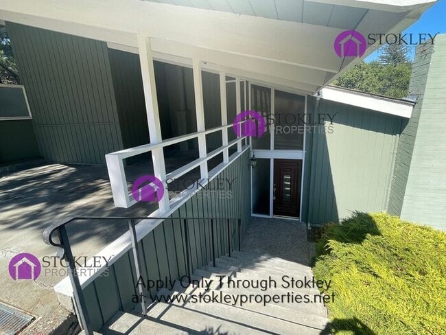 Photo - 137 Donna Maria Way