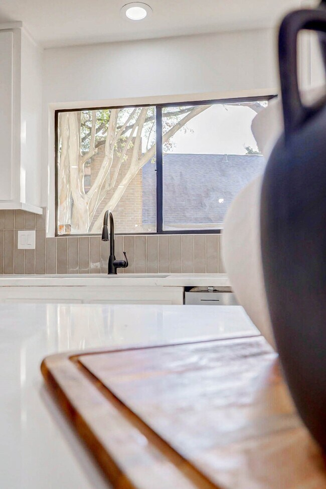 Photo - 10303 Chevy Chase Dr