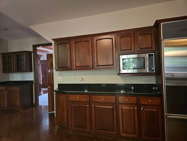 Photo - 733 Woodbury Ct