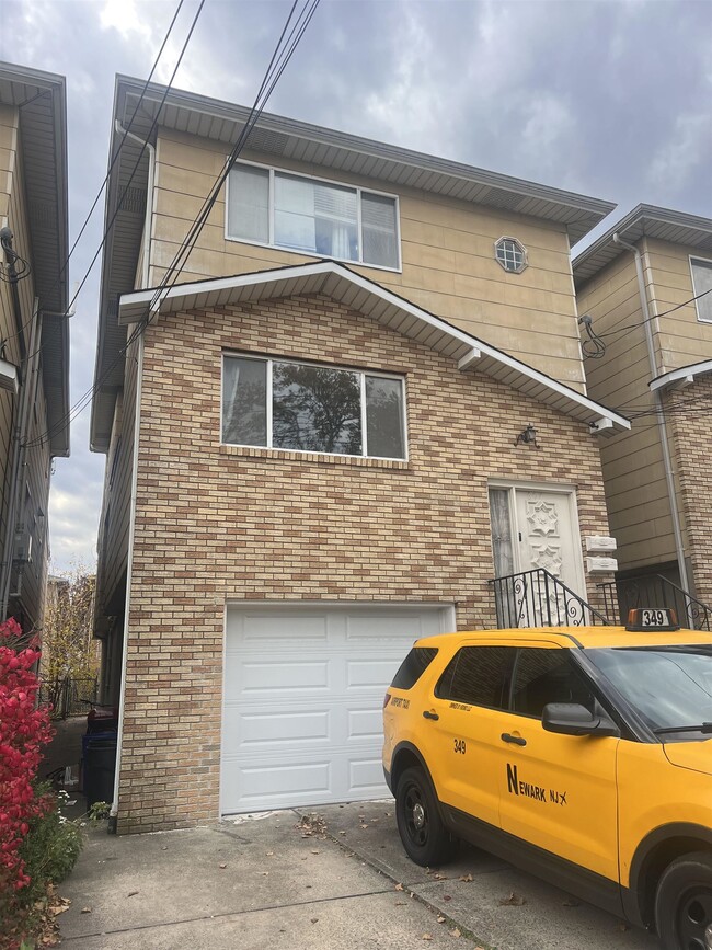 Photo - 607 Sussex St Unit 2