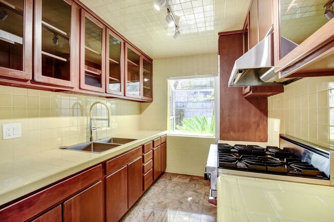 Photo - 807 5th St Unidad 3