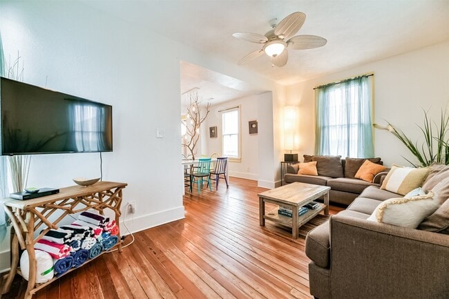 Building Photo - 1309 Ursuline St Rental
