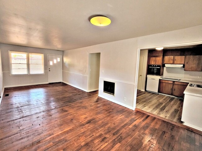 Photo - 402 Walker Ave NE Unidad C