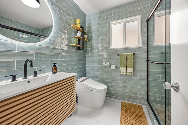 Hall Bathroom - 19112 Colchester Ln