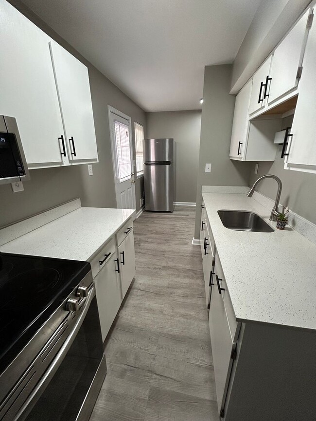 Building Photo - Pacelli Place Townhomes