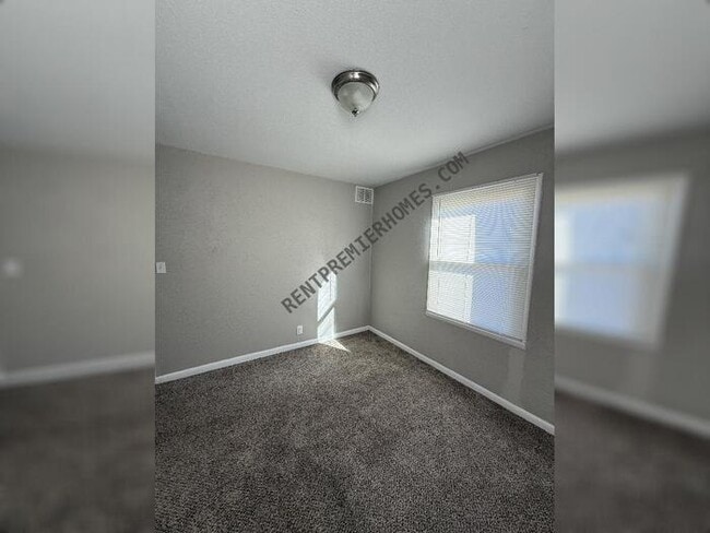 Photo - 3121 N Lindsay Ave