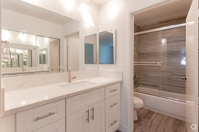 2BR,2BA-1,000SF- Bedroom