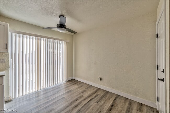 Photo - 3757 Longfellow St