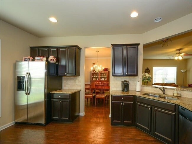 Photo - 5940 Weddington Dr