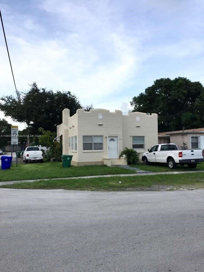 Building Photo - 1245 NW 45th St Unit B Rental