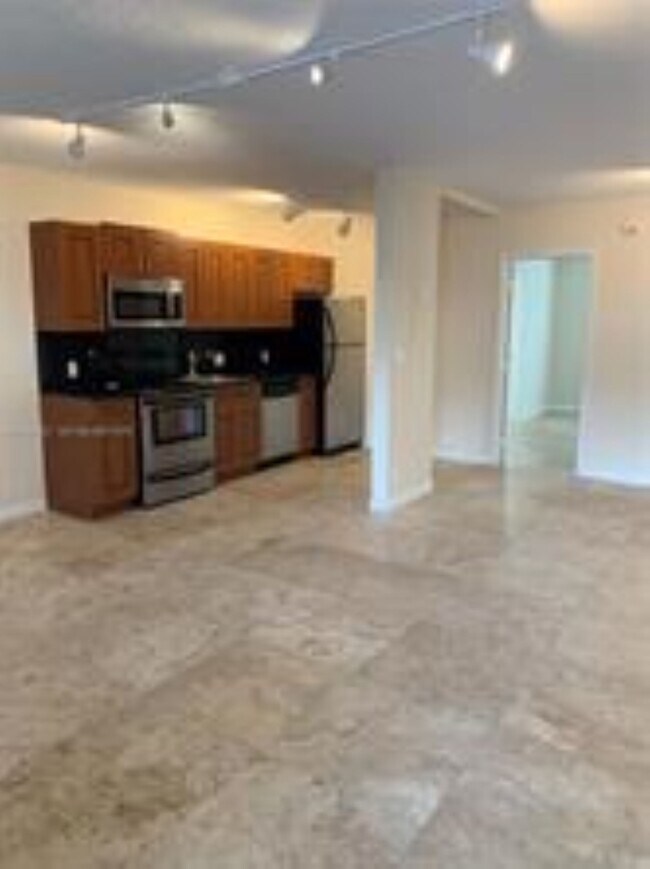 Building Photo - 1470 N Dixie Hwy Unit 3