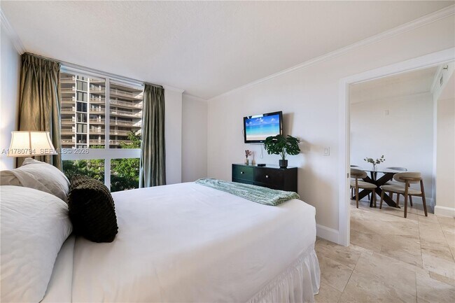 2951 S Bayshore Dr Unit 815