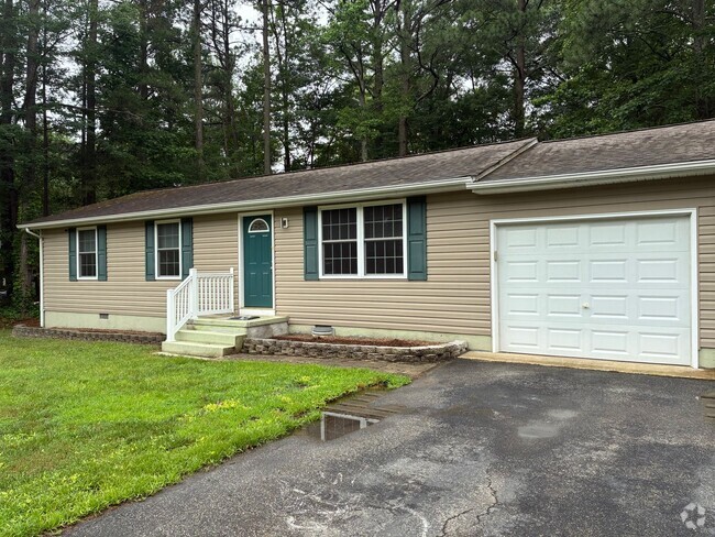 Building Photo - Lovely Well Appointed Rambler Rental