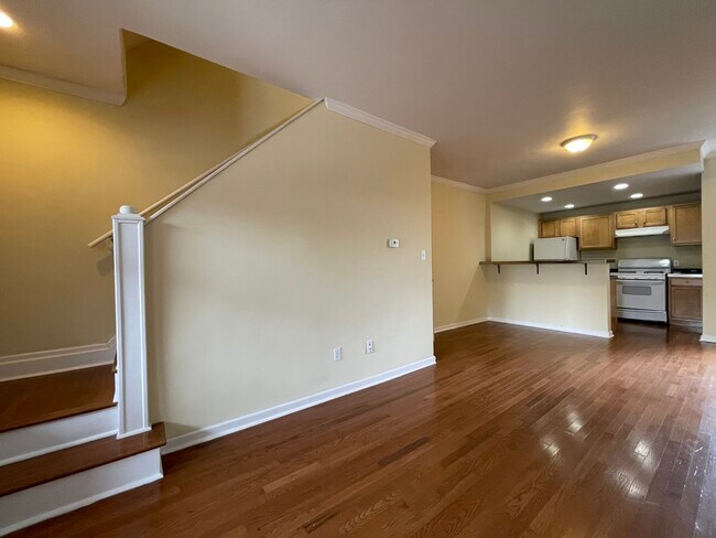 Living Area - 5309 Wellesley Ave